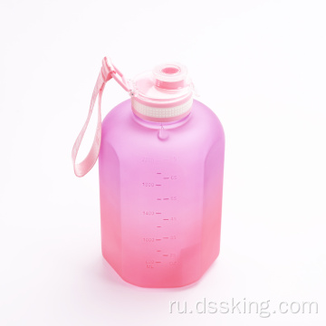Новый мотивационный BPA Бесплатный спортивный пластиковый питье 2 -литровый бутылка с водой 2 л с соломинкой временного маркера
